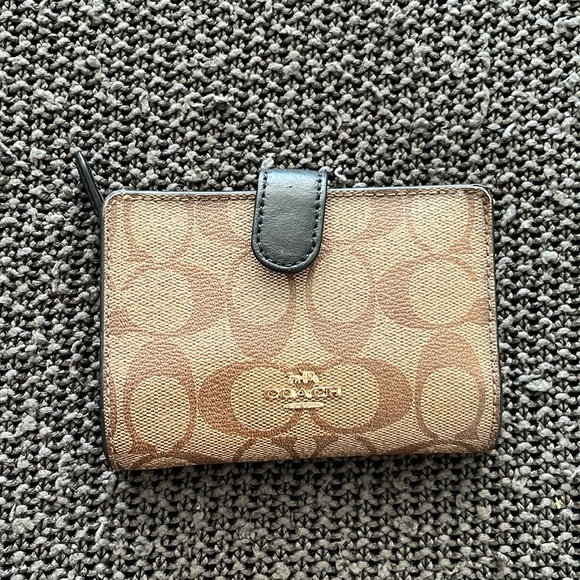 Coach Wallet - Picture 1 of 5